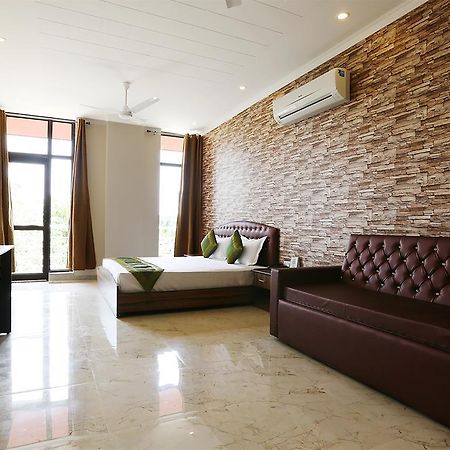 Hotel Treebo Blessing Bells Dehradun Exterior foto